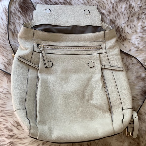♥️ Vince Camuto backpack - Picture 7 of 9